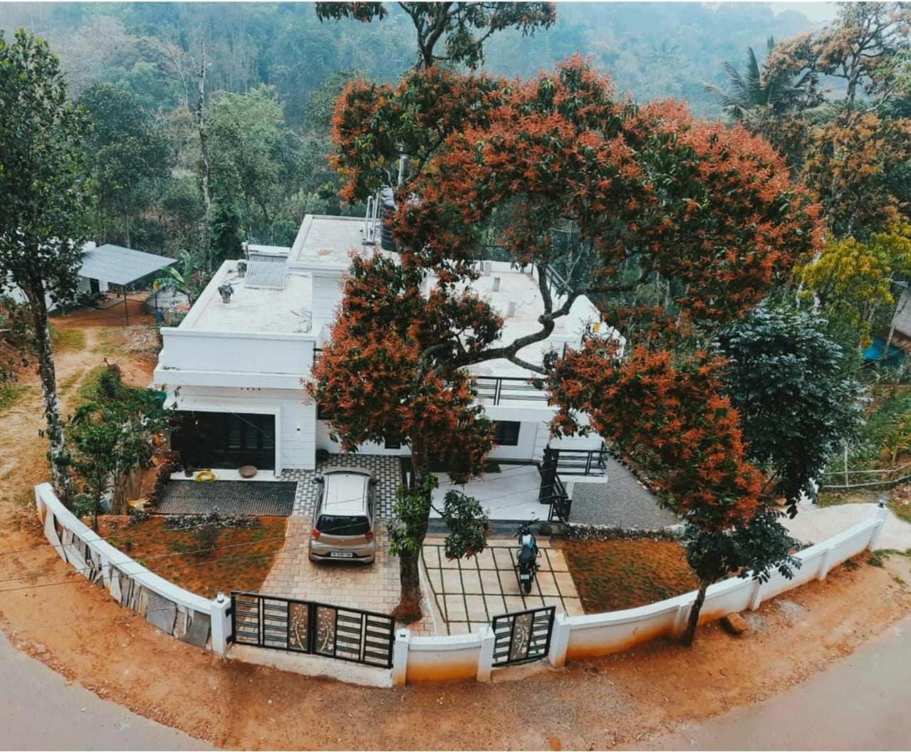Vaishnavam Double Bedroom Villa Thekkady Exterior photo